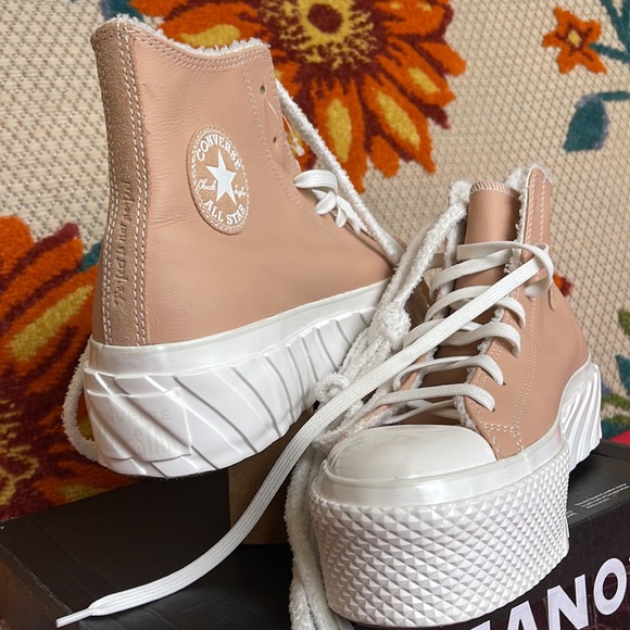 Converse 573073C
CTAS LIFT 2X HI
VACHETTA BEIGE/VINTAGE WHITE
WMNS Platforms - Picture 2 of 16